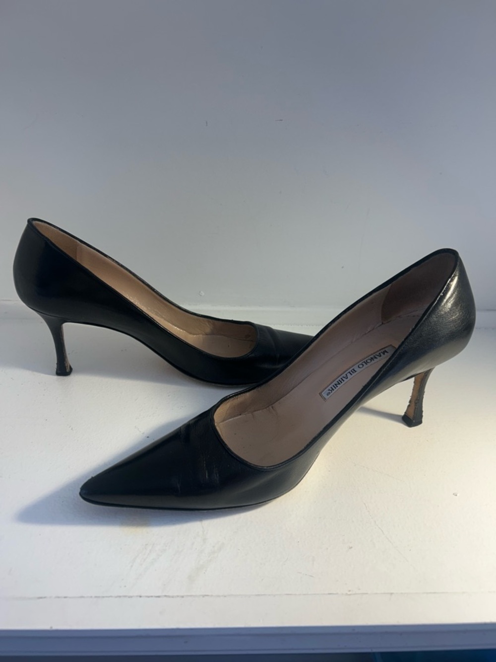 Manolo Blahnik Black Leather Pointed-Toe Mid Kitten Heels
